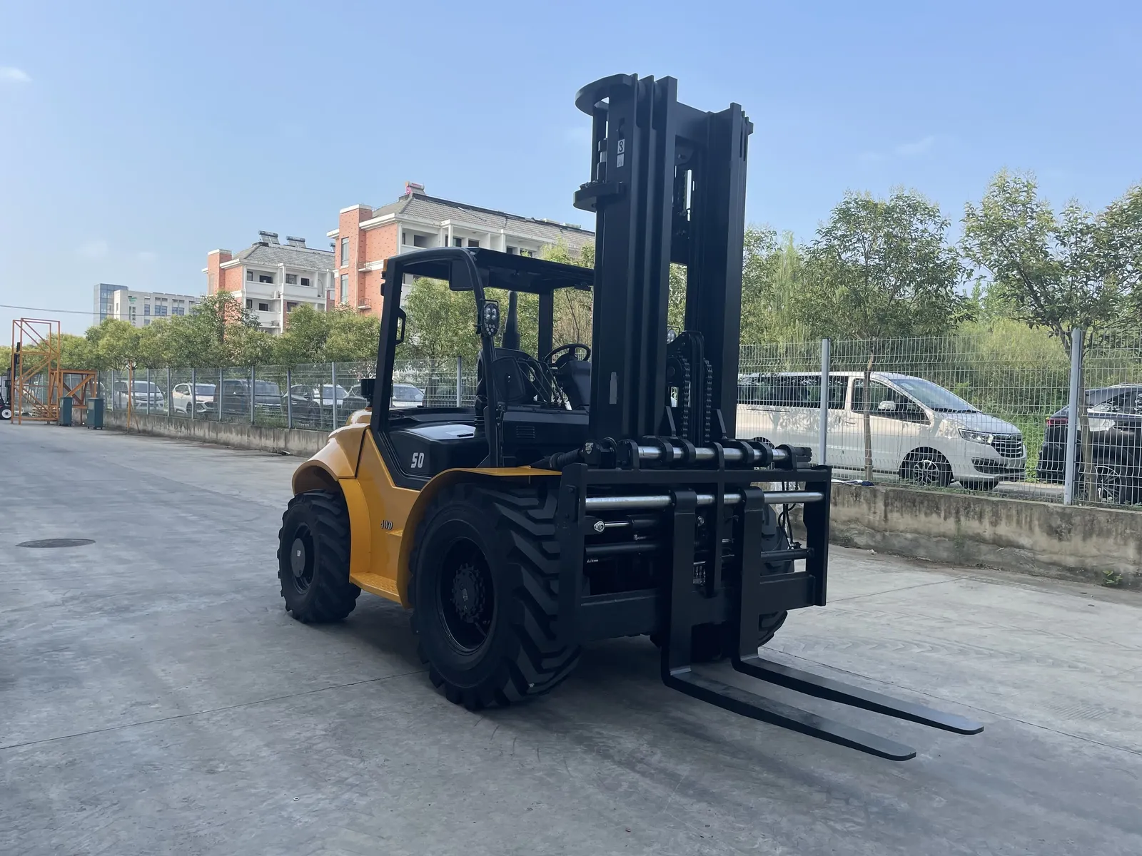5.0 Ton Heavy-duty Diesel Rough Terrain Forklift 4X4 photo 5