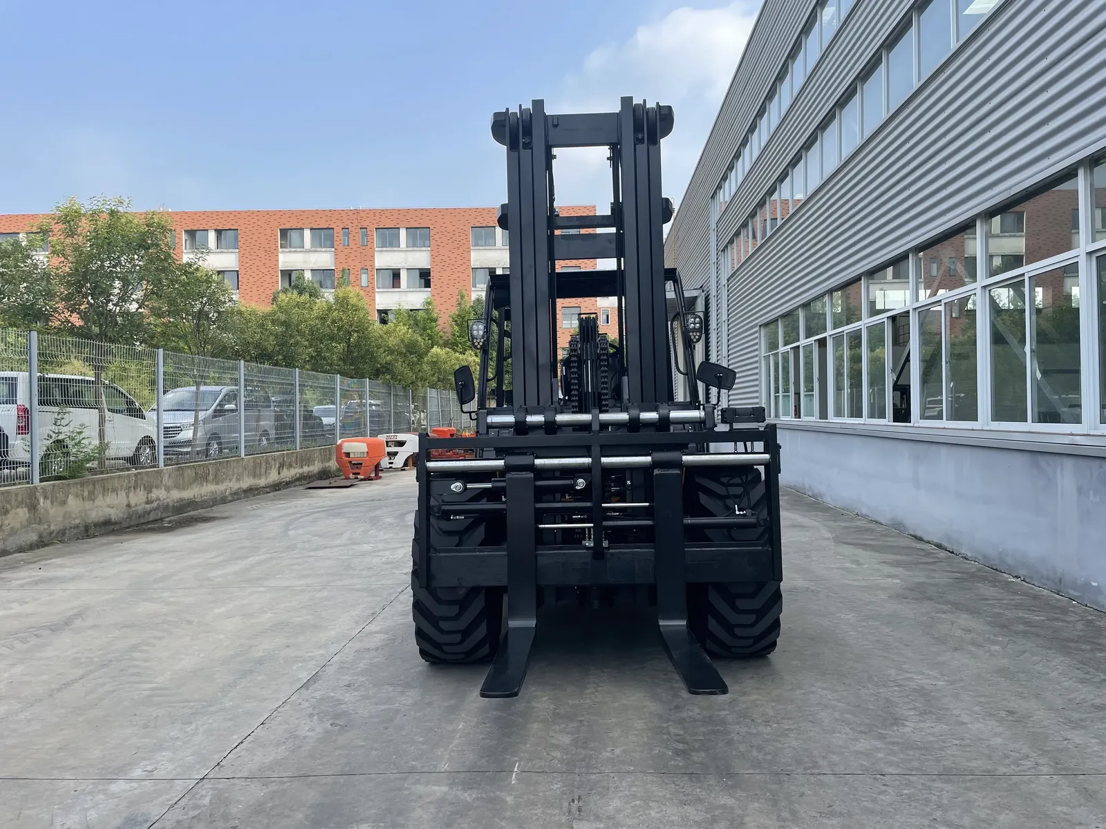 5.0 Ton Heavy-duty Diesel Rough Terrain Forklift 4X4 photo 6