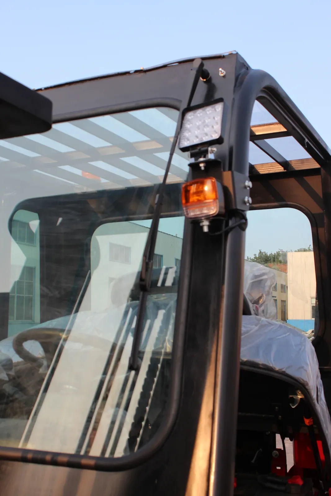 Full 3 Ton Diesel Forklift Truck With Cabin Wholesale photo 3