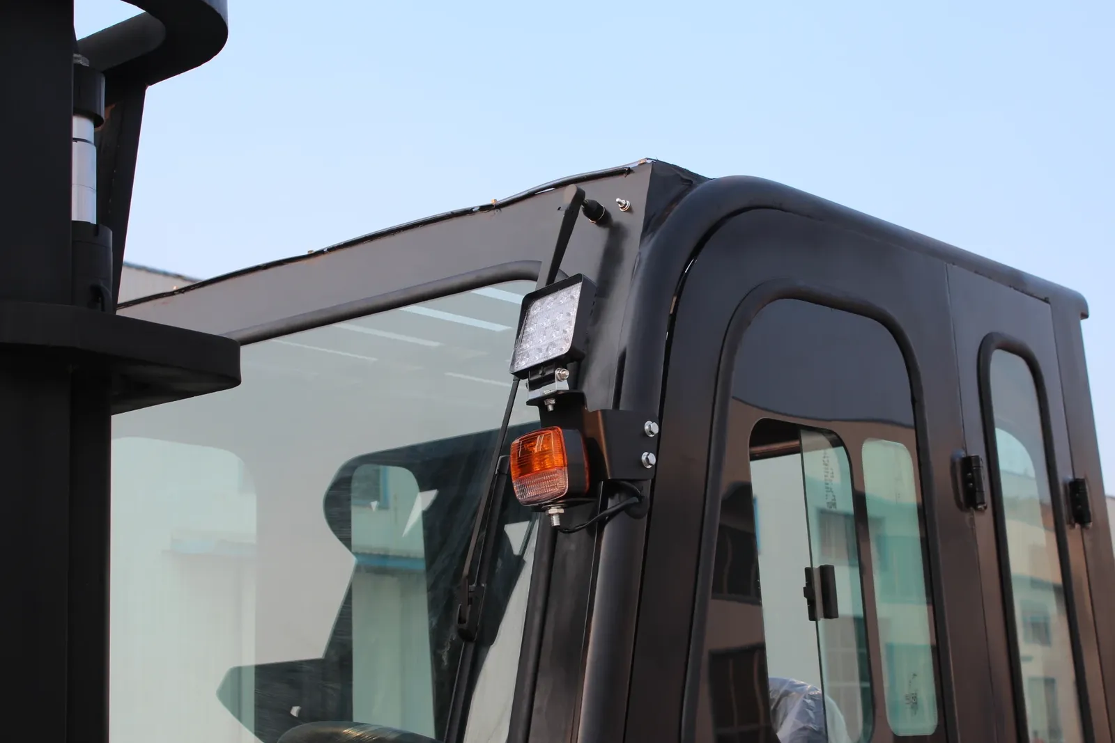 Full 3 Ton Diesel Forklift Truck With Cabin Wholesale photo 6