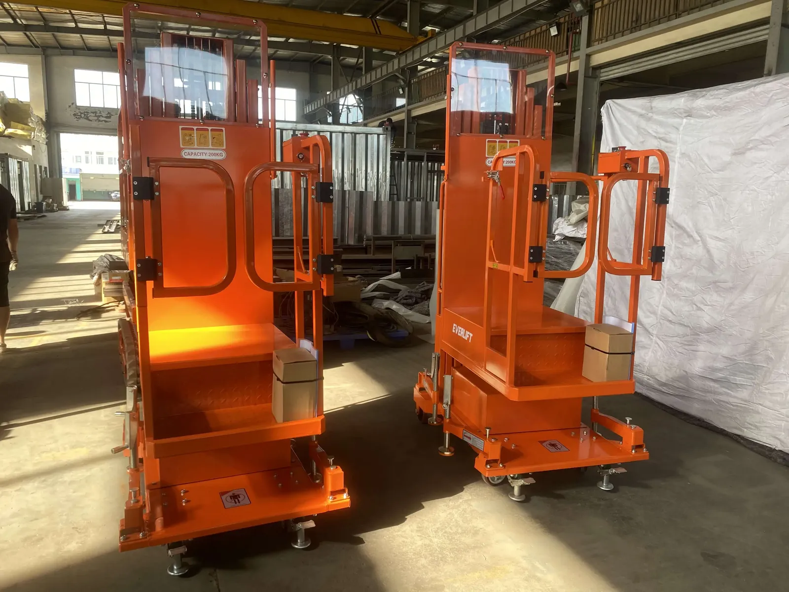Full Electric Order Picker Remote Control Electric Lifter detail 1