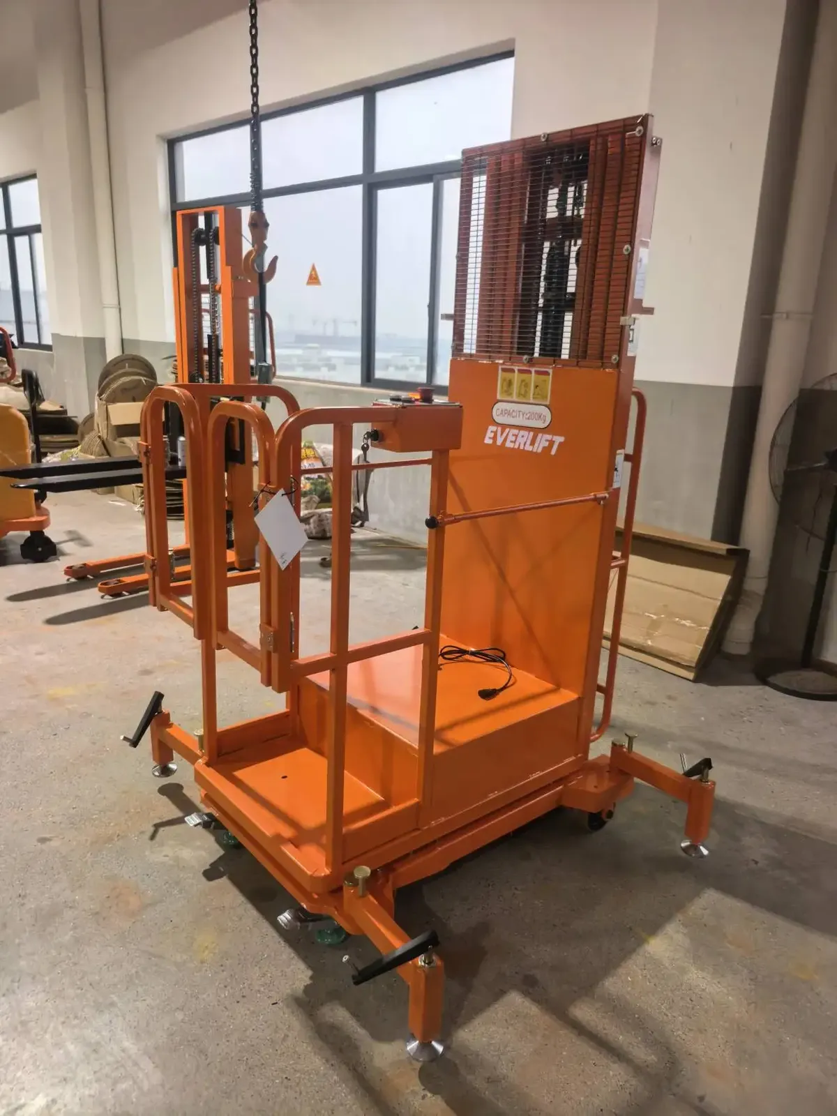 Full Electric Order Picker Remote Control Electric Lifter detail 2