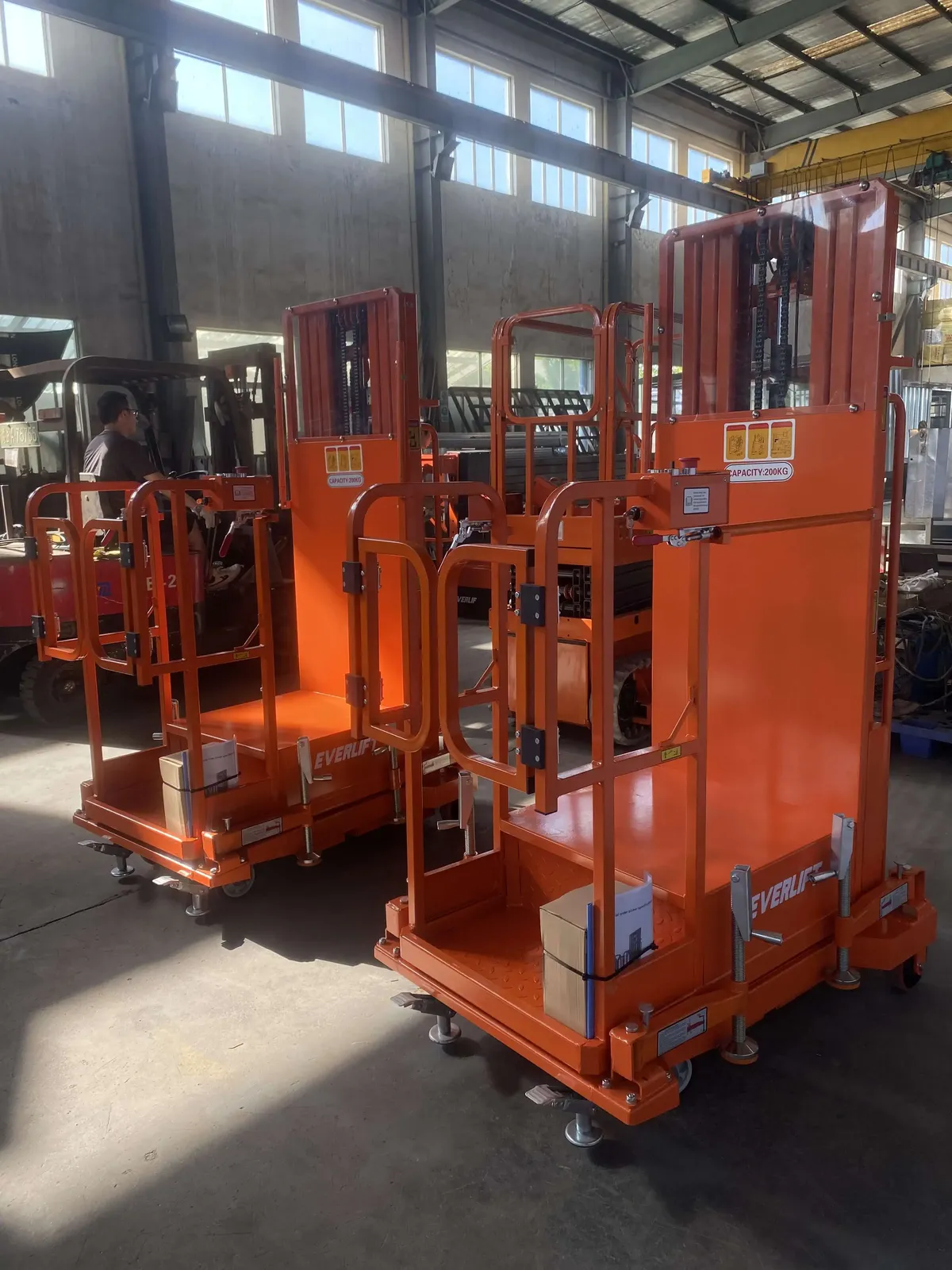 Full Electric Order Picker Remote Control Electric Lifter detail 3
