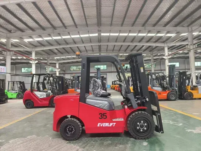 3 Ton 4WD Diesel Forklift-Heavy Duty All-Terrain Off-Road detail 1