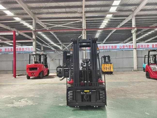 3 Ton 4WD Diesel Forklift-Heavy Duty All-Terrain Off-Road detail 2