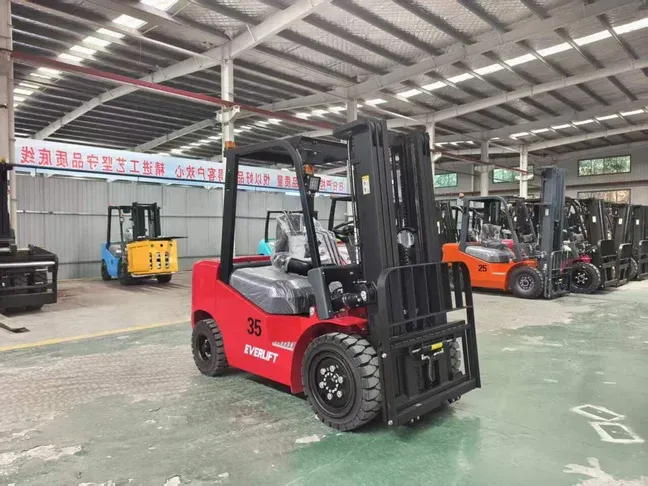 3 Ton 4WD Diesel Forklift-Heavy Duty All-Terrain Off-Road detail 3