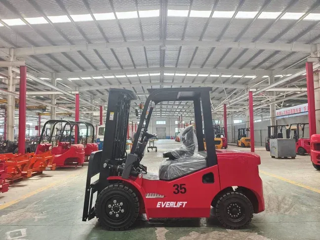 3 Ton 4WD Diesel Forklift-Heavy Duty All-Terrain Off-Road detail 4