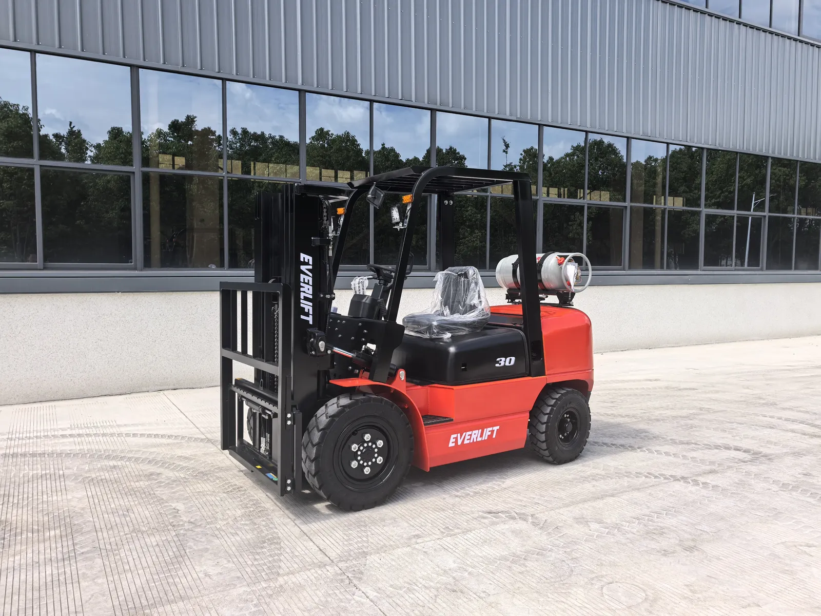 3 Ton 4WD Diesel Forklift-Heavy Duty All-Terrain Off-Road photo 2