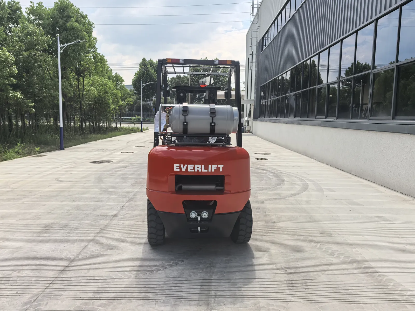 3 Ton 4WD Diesel Forklift-Heavy Duty All-Terrain Off-Road photo 4
