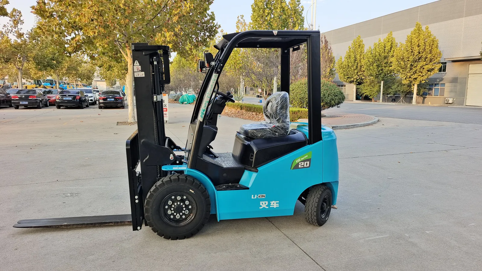 HE20 2t Lithium Ion Electric Counterbalance Forklift detail 6