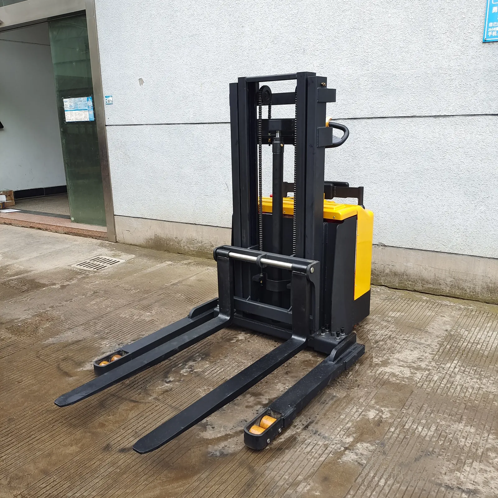 ELES-20D Stand-On Full Electric Stacker 2t photo 2