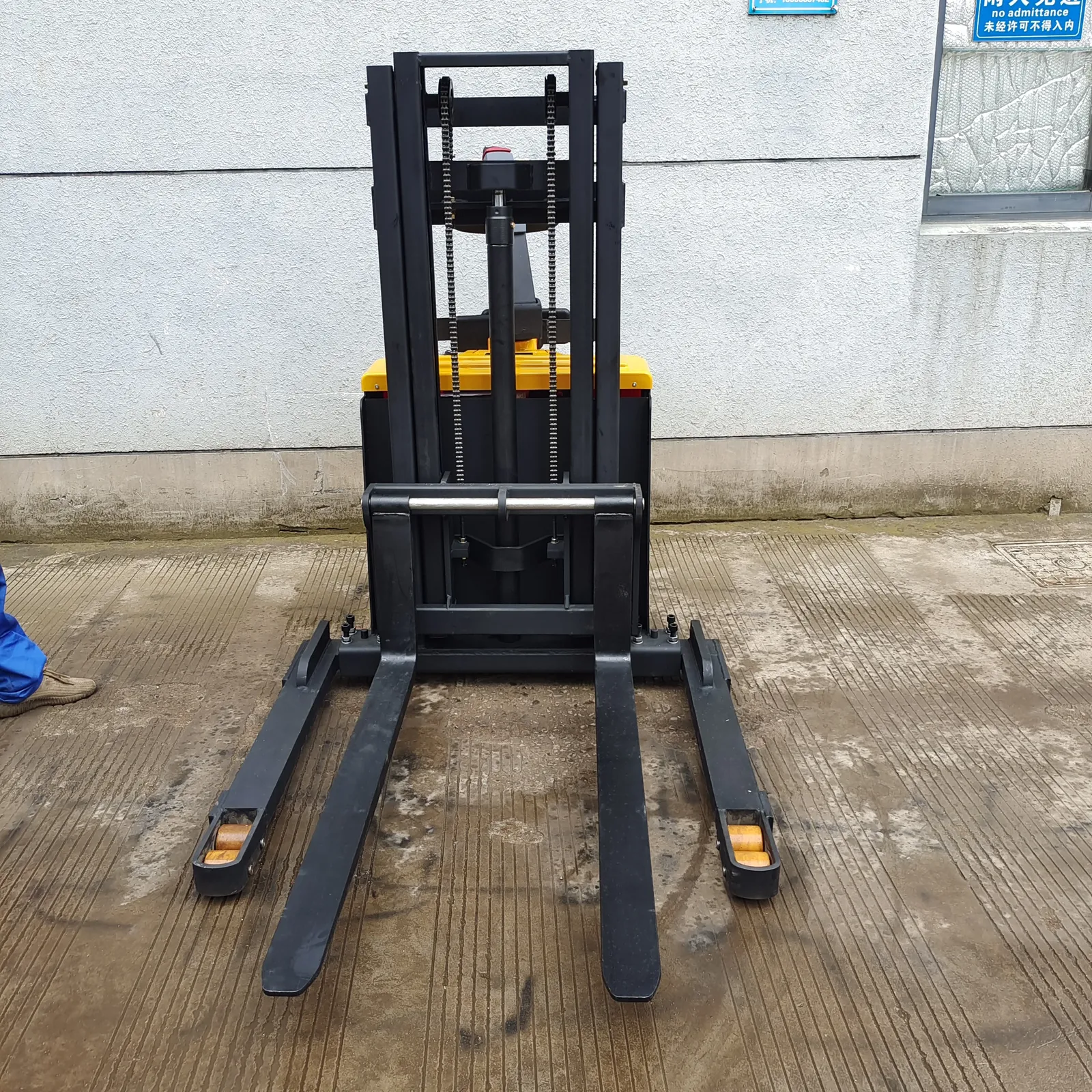 ELES-20D Stand-On Full Electric Stacker 2t photo 4