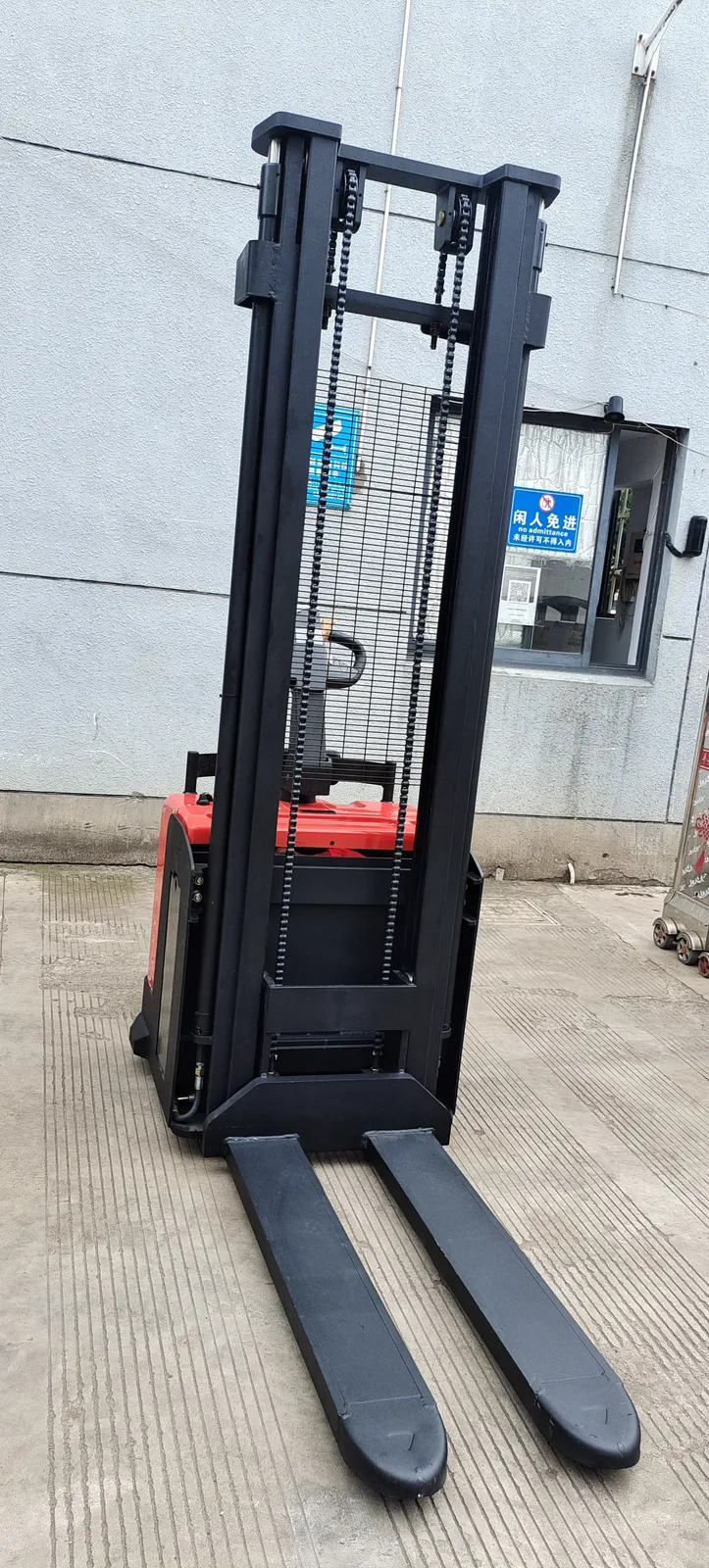 Stand on Electric Pallet Stacker ELES-16P 1.5t detail 3