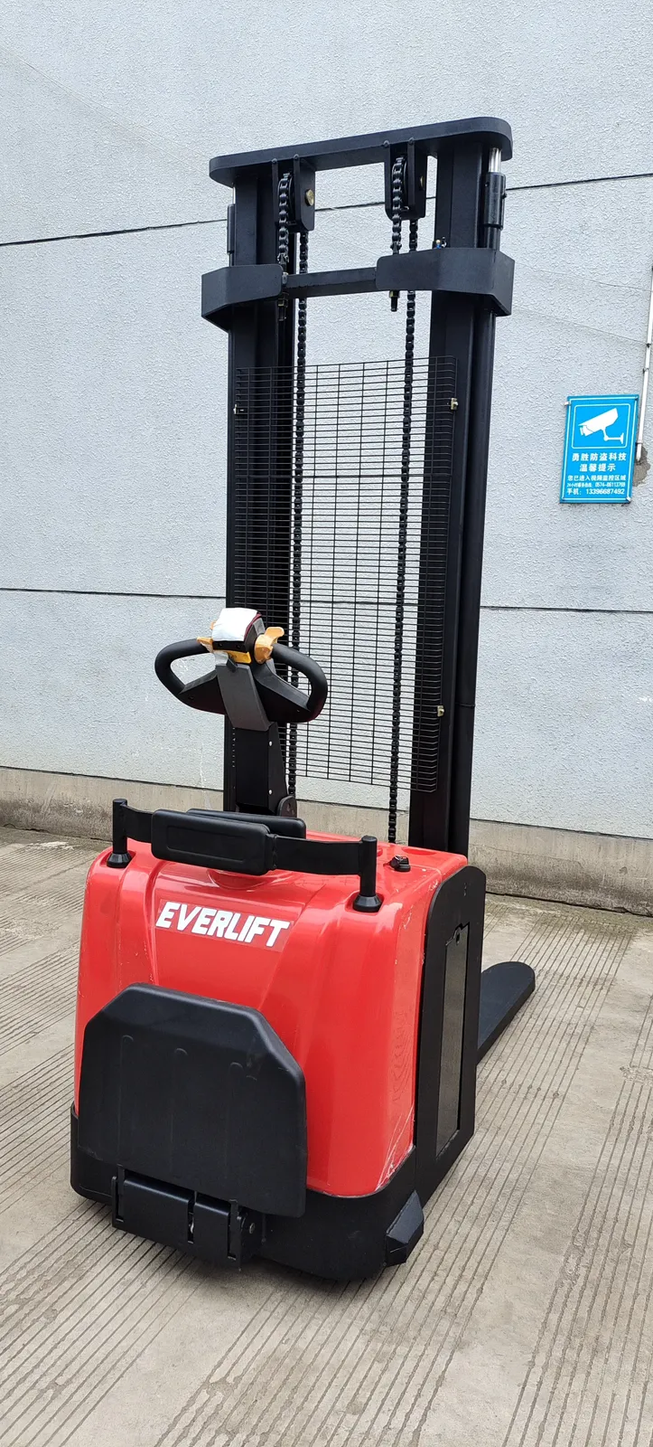 Stand on Electric Pallet Stacker ELES-16P 1.5t photo 5
