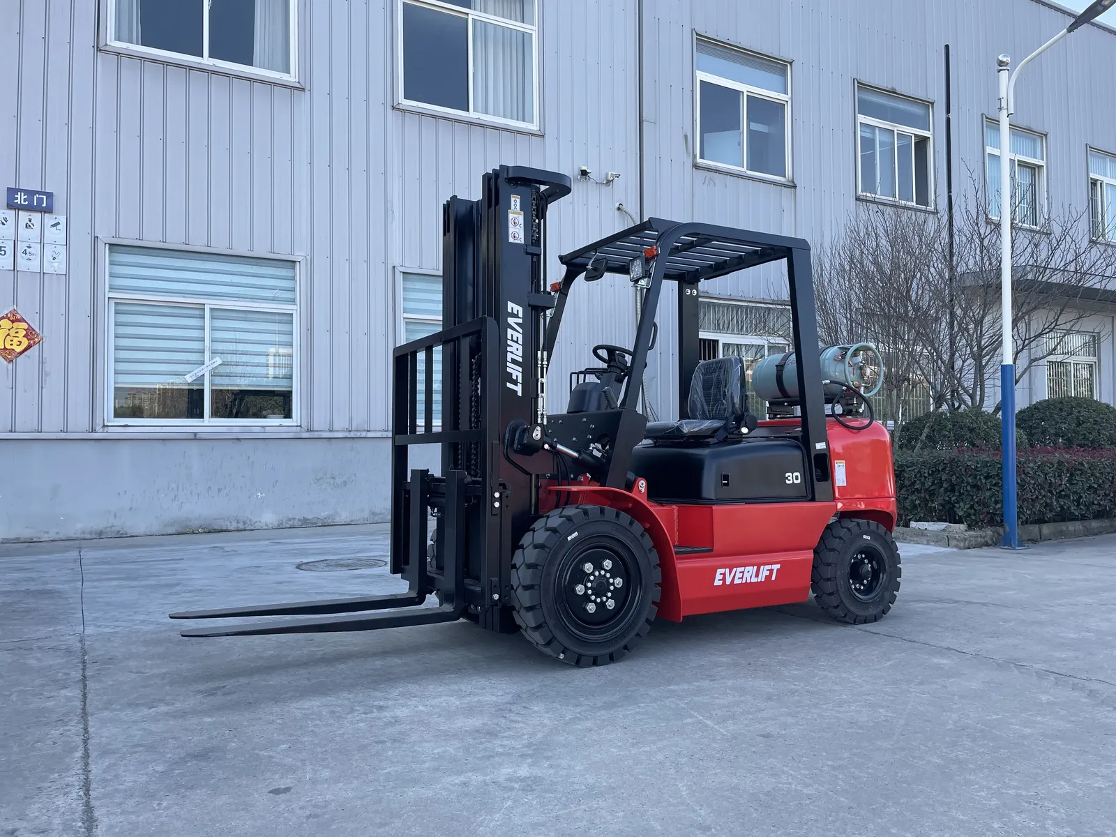 2T 2.5T 3T 3.5T LPG Forklift Truck with 3 Stage Mast 3m photo 2
