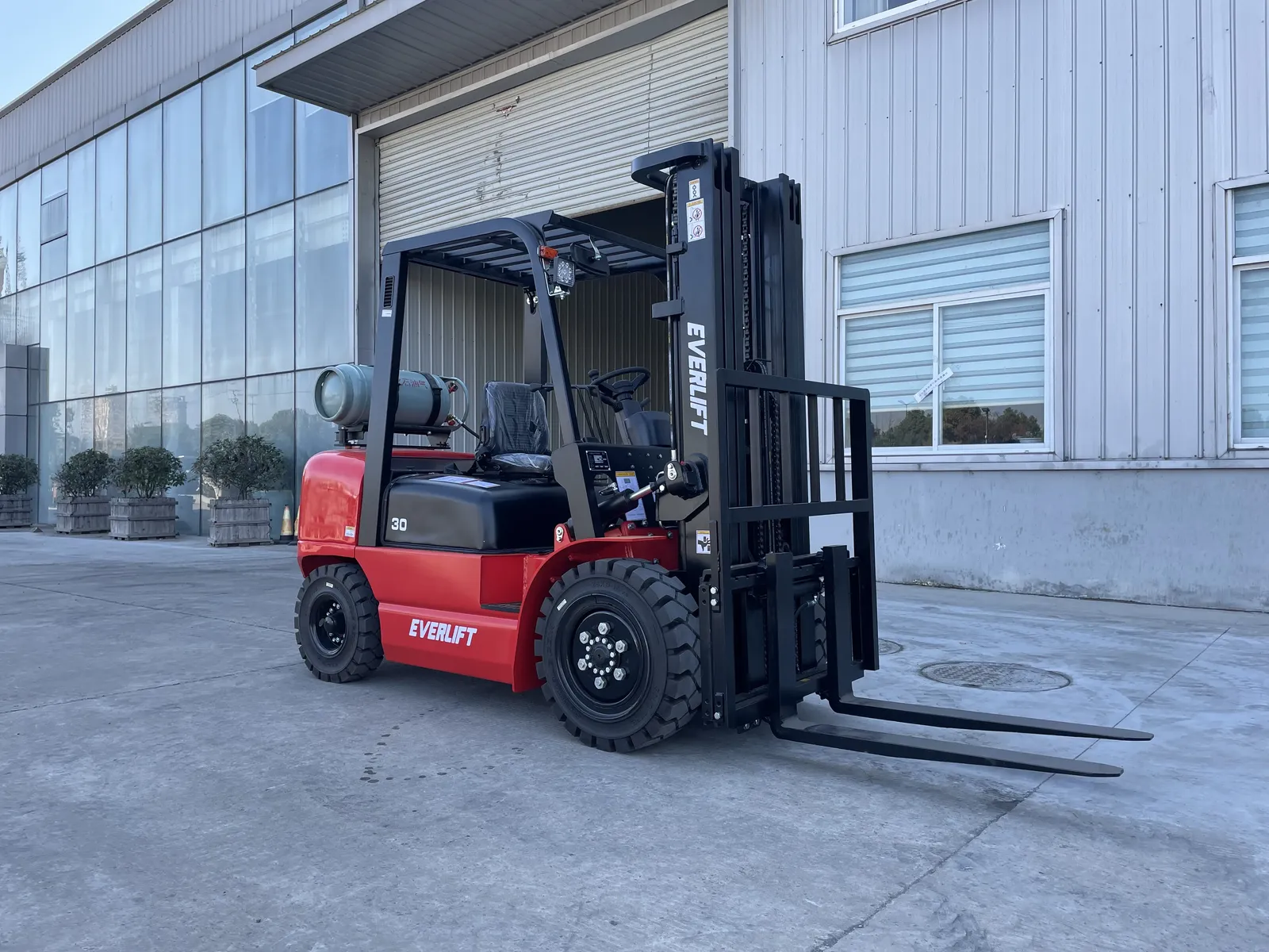 2T 2.5T 3T 3.5T LPG Forklift Truck with 3 Stage Mast 3m photo 3