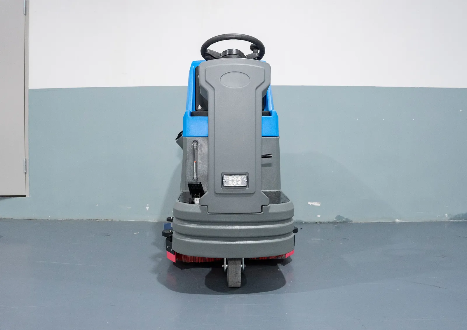 Dual-brush XD85S Ride-on Electric Floor Scrubber Dryer detail 4