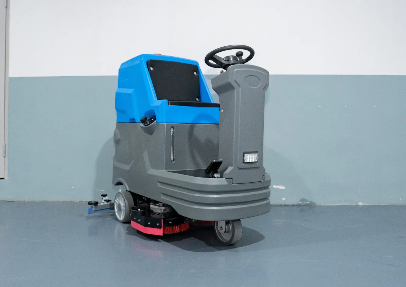 Dual-brush XD85S Ride-on Electric Floor Scrubber Dryer detail 5