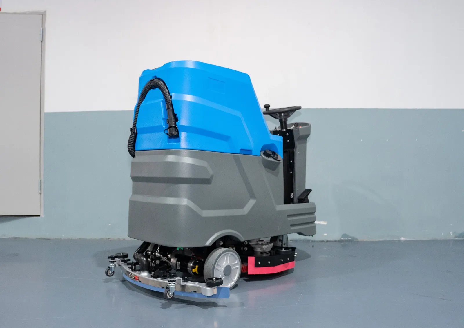 Dual-brush XD85S Ride-on Electric Floor Scrubber Dryer photo 3