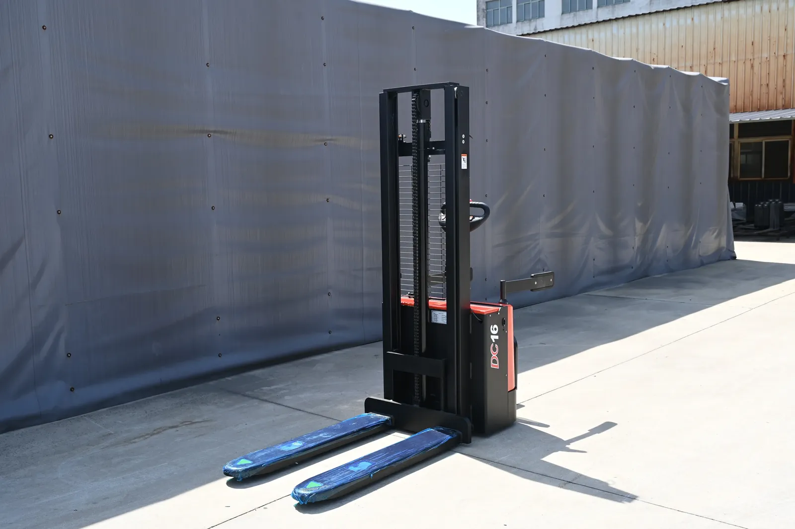 ELES 16F/20F Stand on Type Electric Pallet Stacker 1.5t 2t detail 5