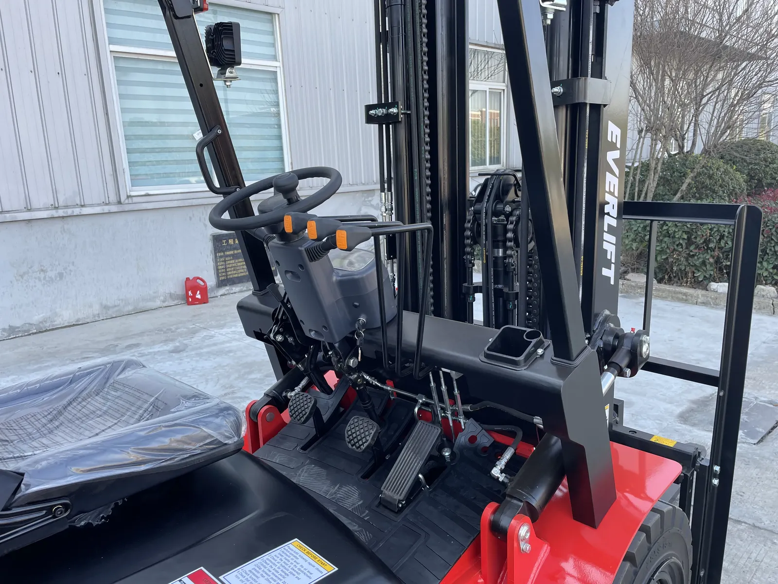 2T-3.5T LPG Forklift Truck Three Stage Mast 3-7m Lifting (LPT-12520) detail 4