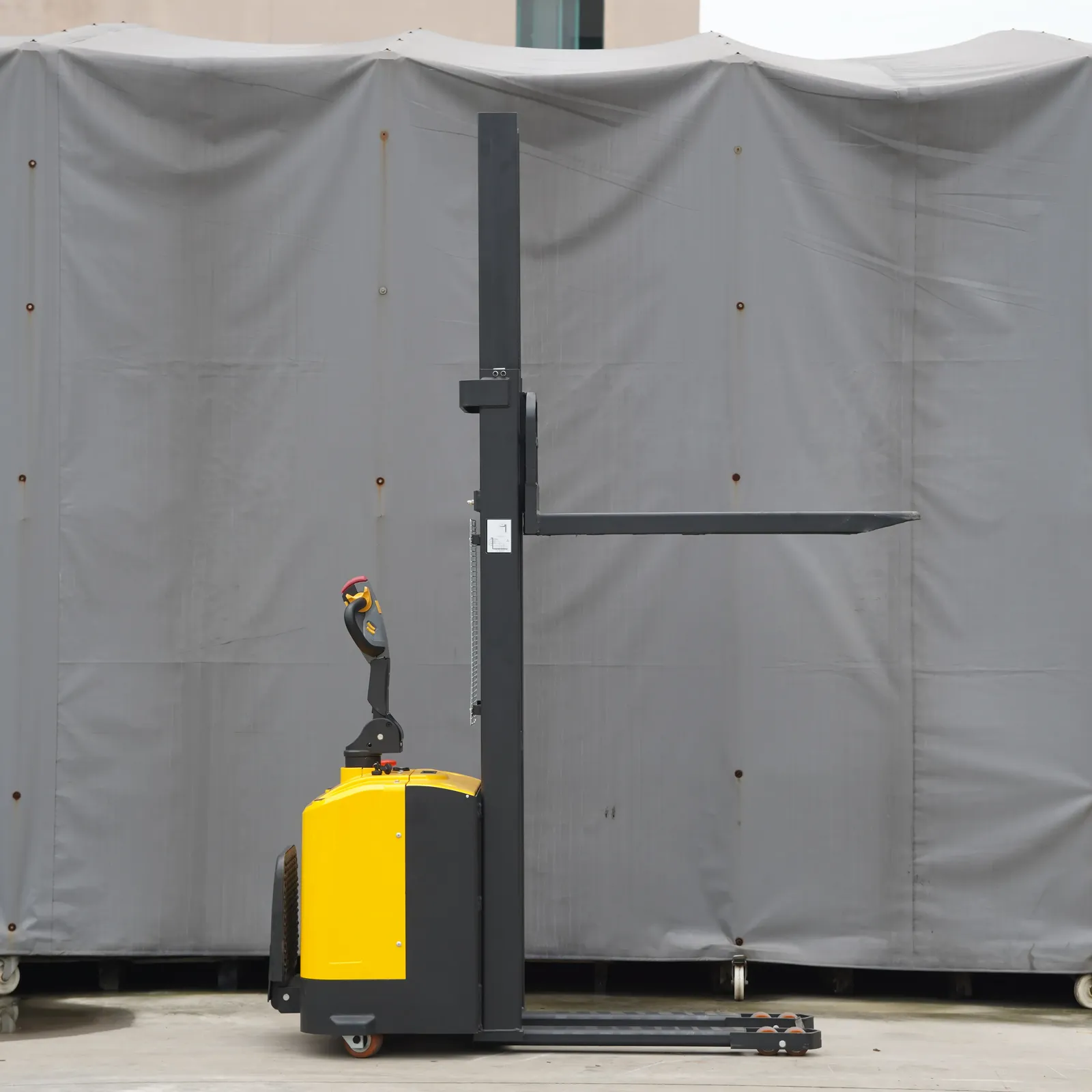 ELES-15F Stand on Electric Pallet Stacker 1.5Ton detail 3