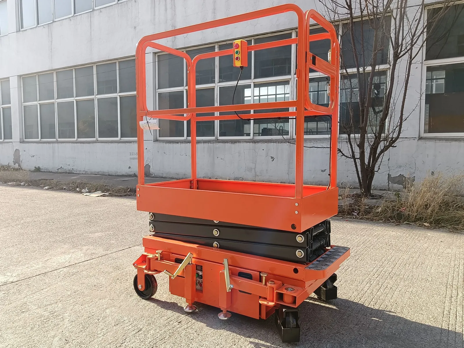 300 to 500 kg Lithium Battery Electric Scissor Type 6m 9m (LPT-13133) photo 4