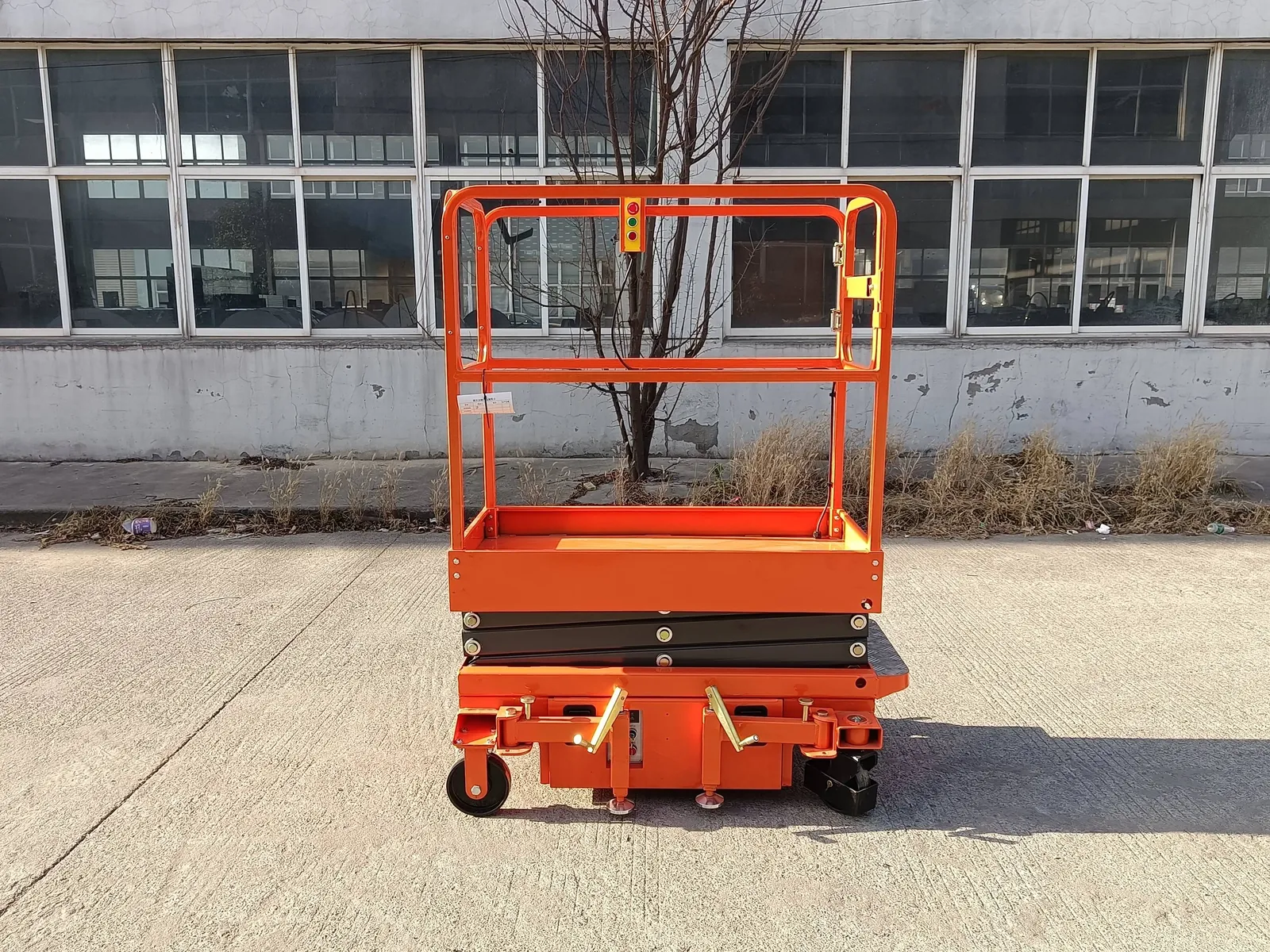 300 to 500 kg Lithium Battery Electric Scissor Type 6m 9m (LPT-13133) photo 5