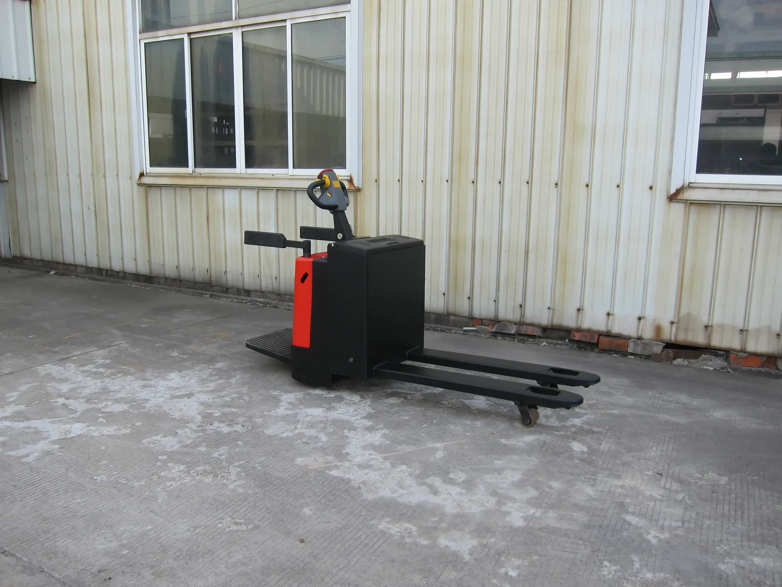ELEP-20G Stand on Electric Pallet Truck 2Ton photo 1