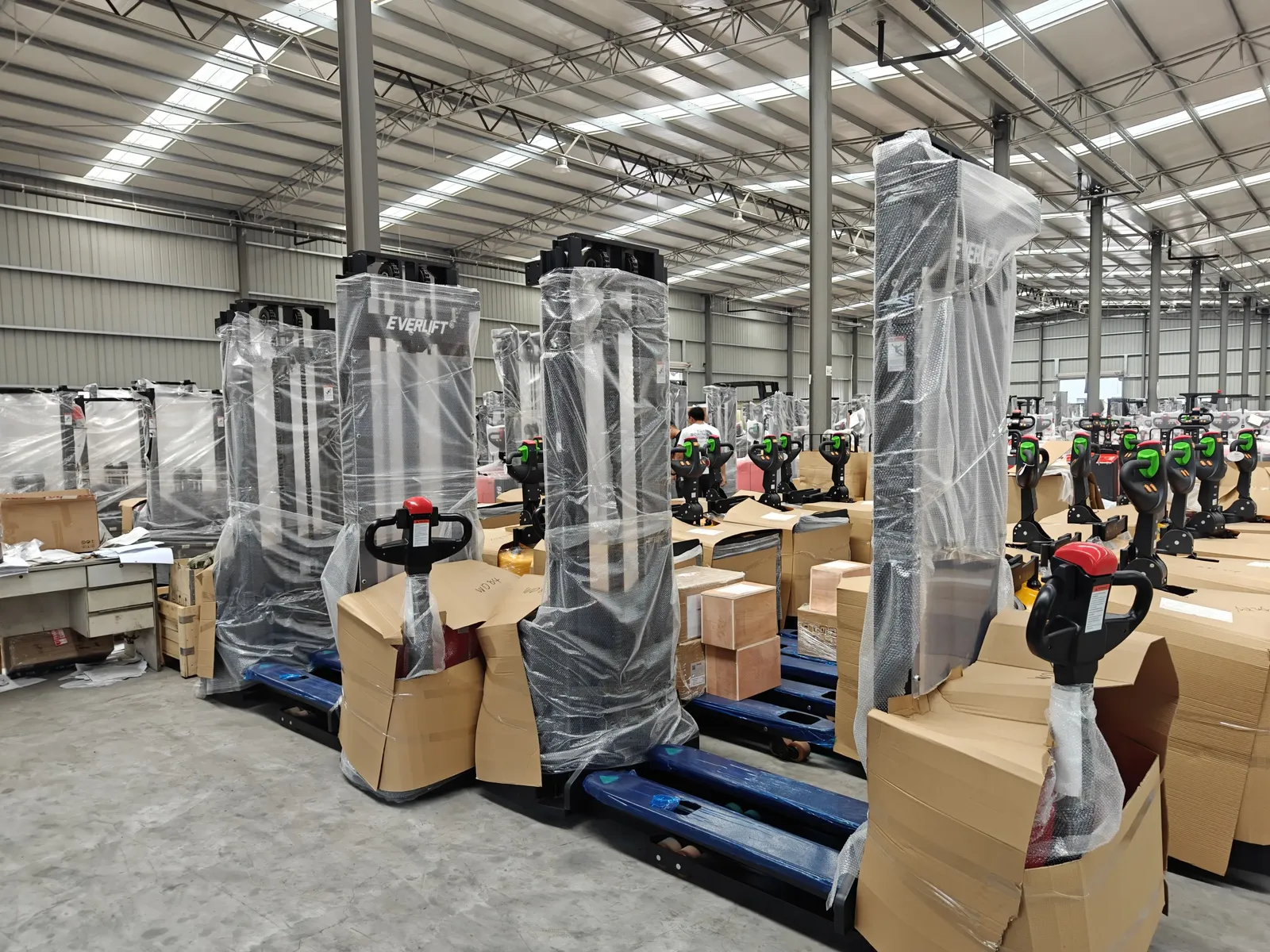 2 Ton Ride on Electric Pallet Truck With AC Drive System detail 13