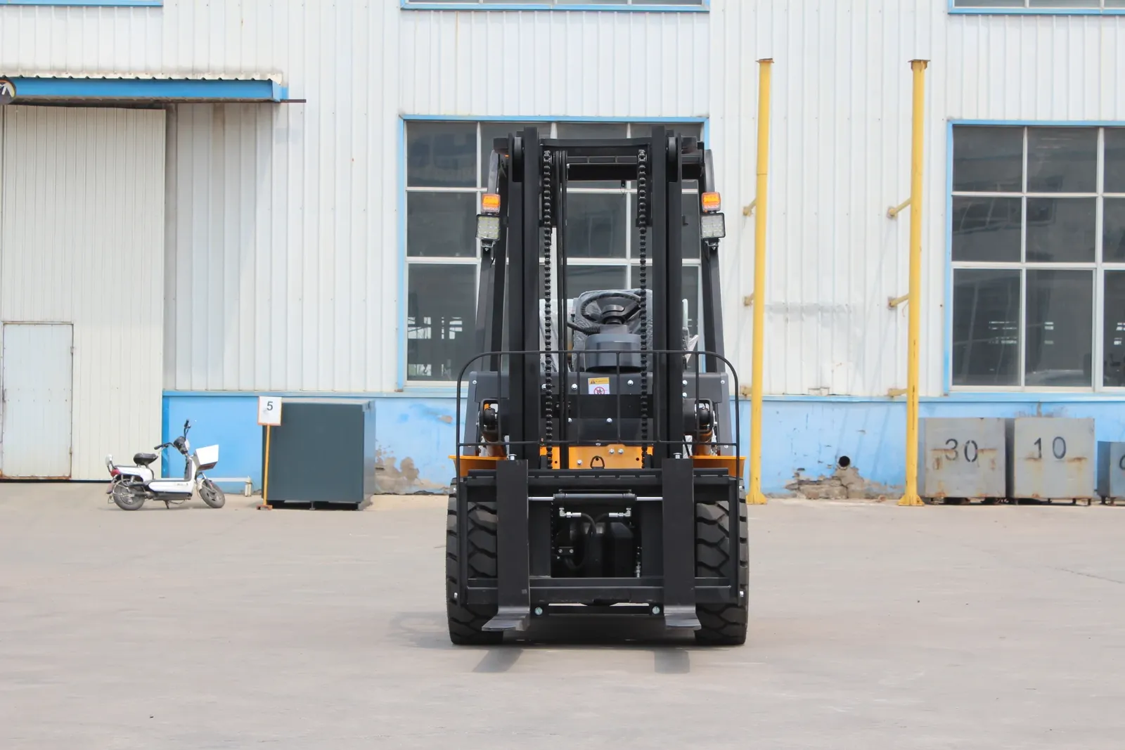 Gas Forklift 3Ton LPG & Gasoline Dual-fuel Forklift Truck photo 4