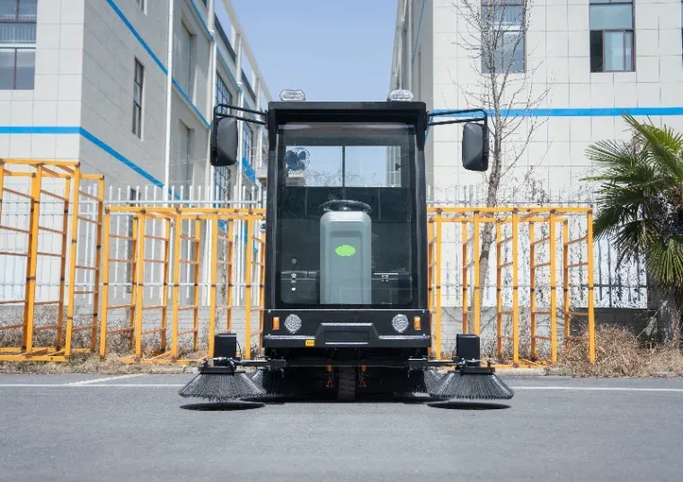 GL10 Fully Enclosed Ride-on Electric Industrial Road Sweeper detail 5