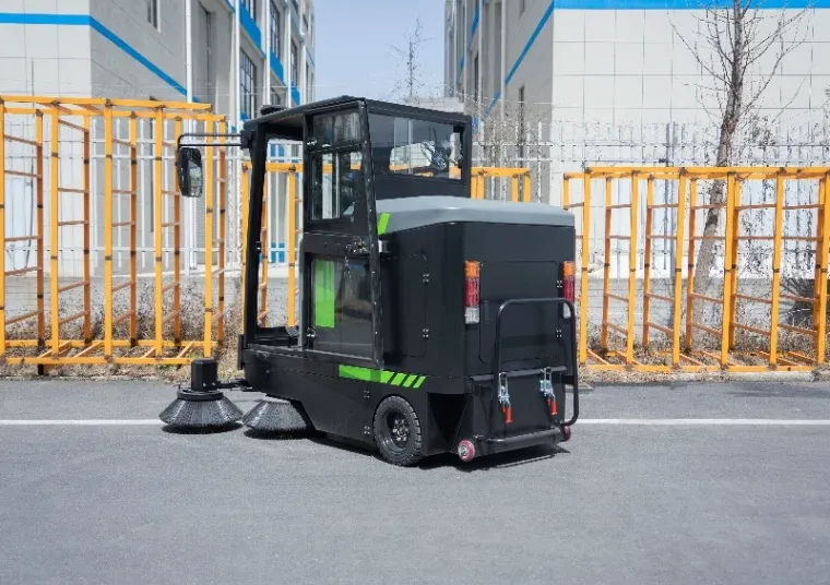 GL10 Fully Enclosed Ride-on Electric Industrial Road Sweeper photo 5