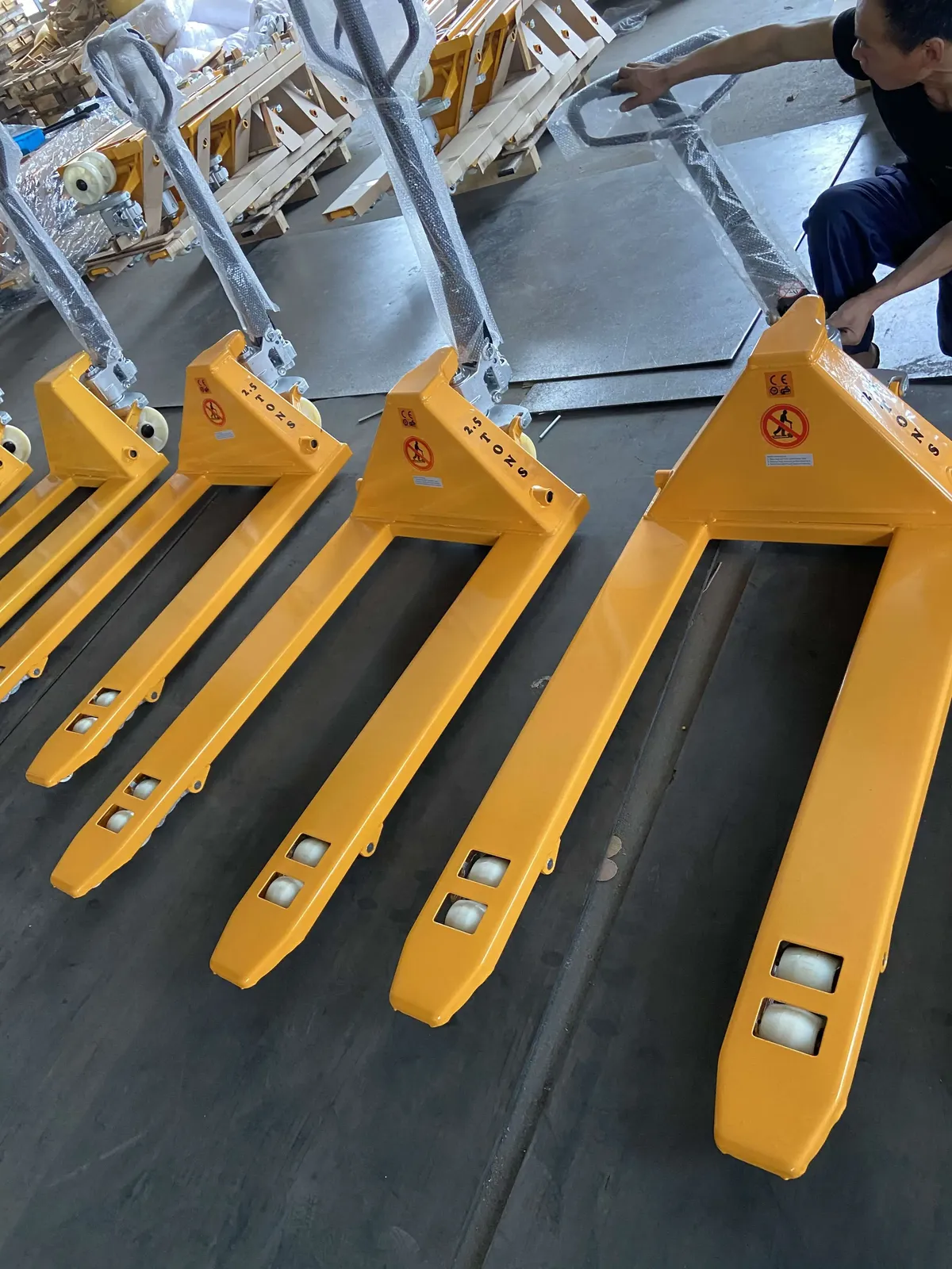 HPT-30 Manual Hydraulic Hand Pallet Truck Low Height detail 5