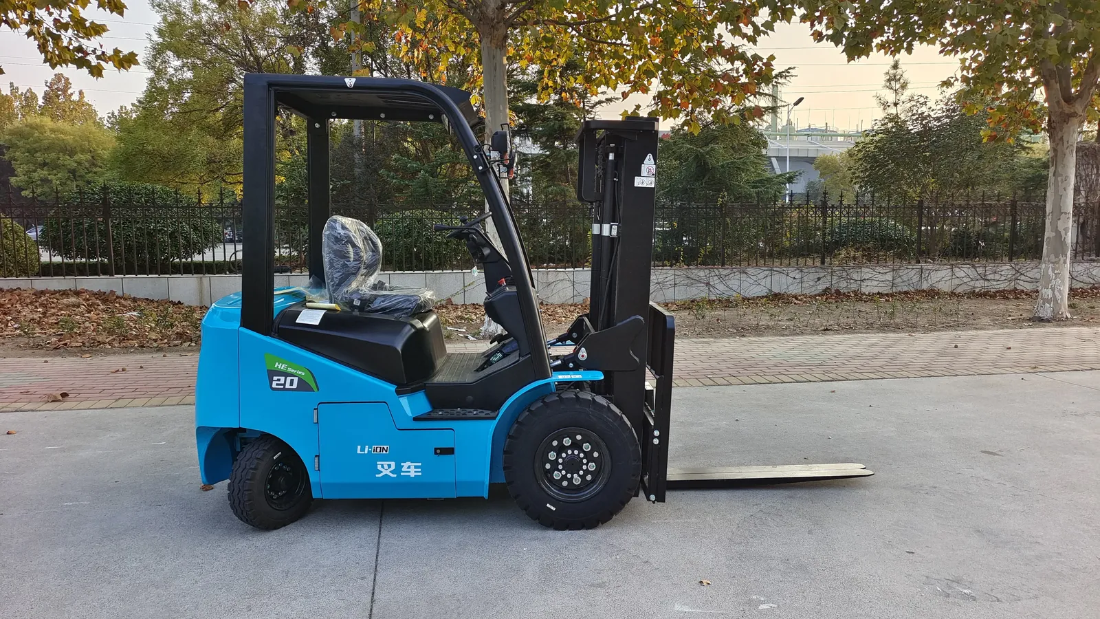 3 Ton 5 Ton Electric Forklift Truck 4 Wheel Battery photo 2
