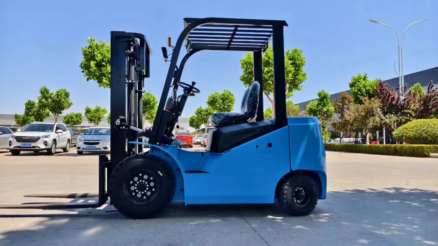 High Performance Electric Forklift 1.5t 2t 3t detail 3
