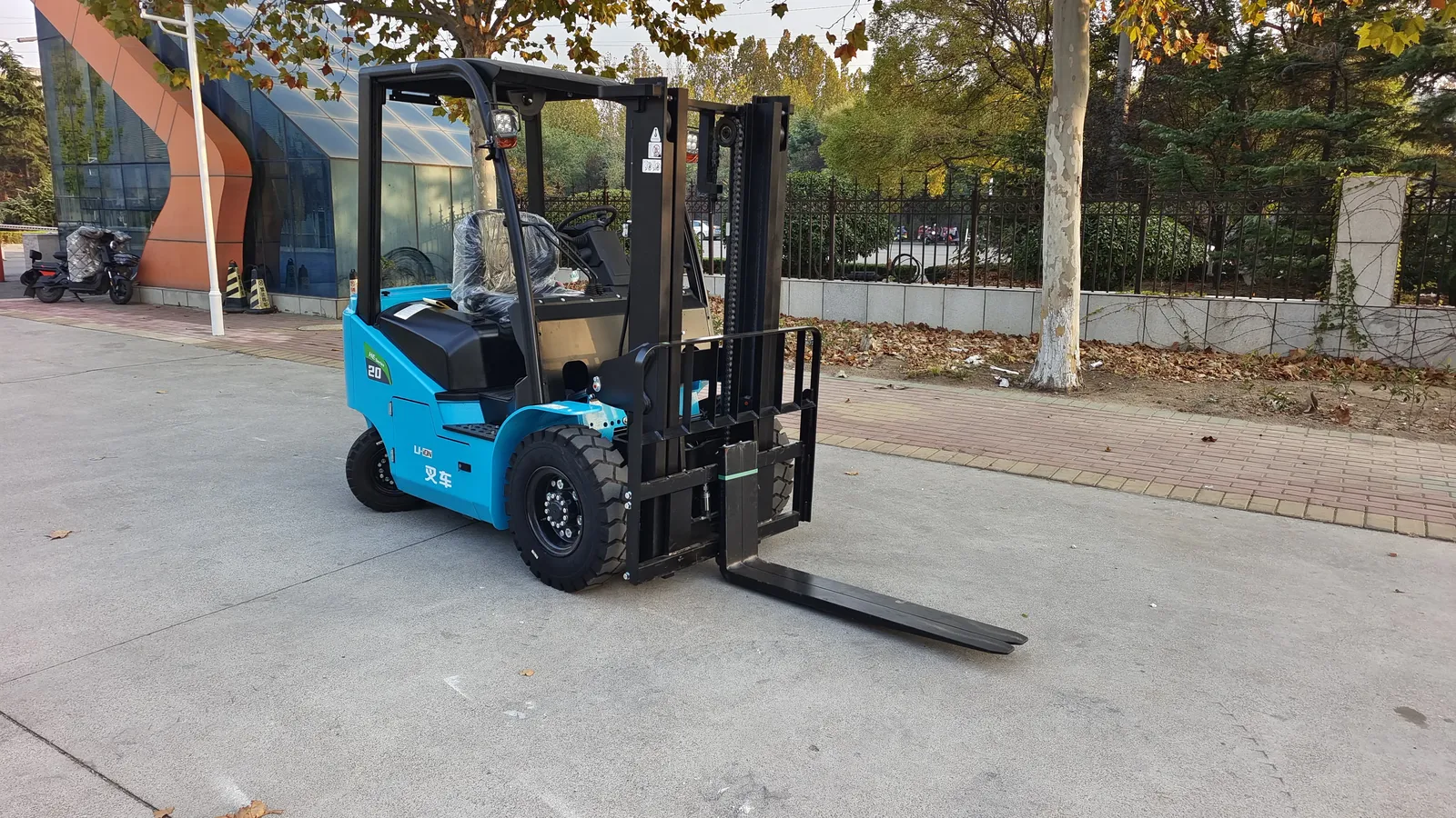 High Performance Electric Forklift 1.5t 2t 3t photo 2