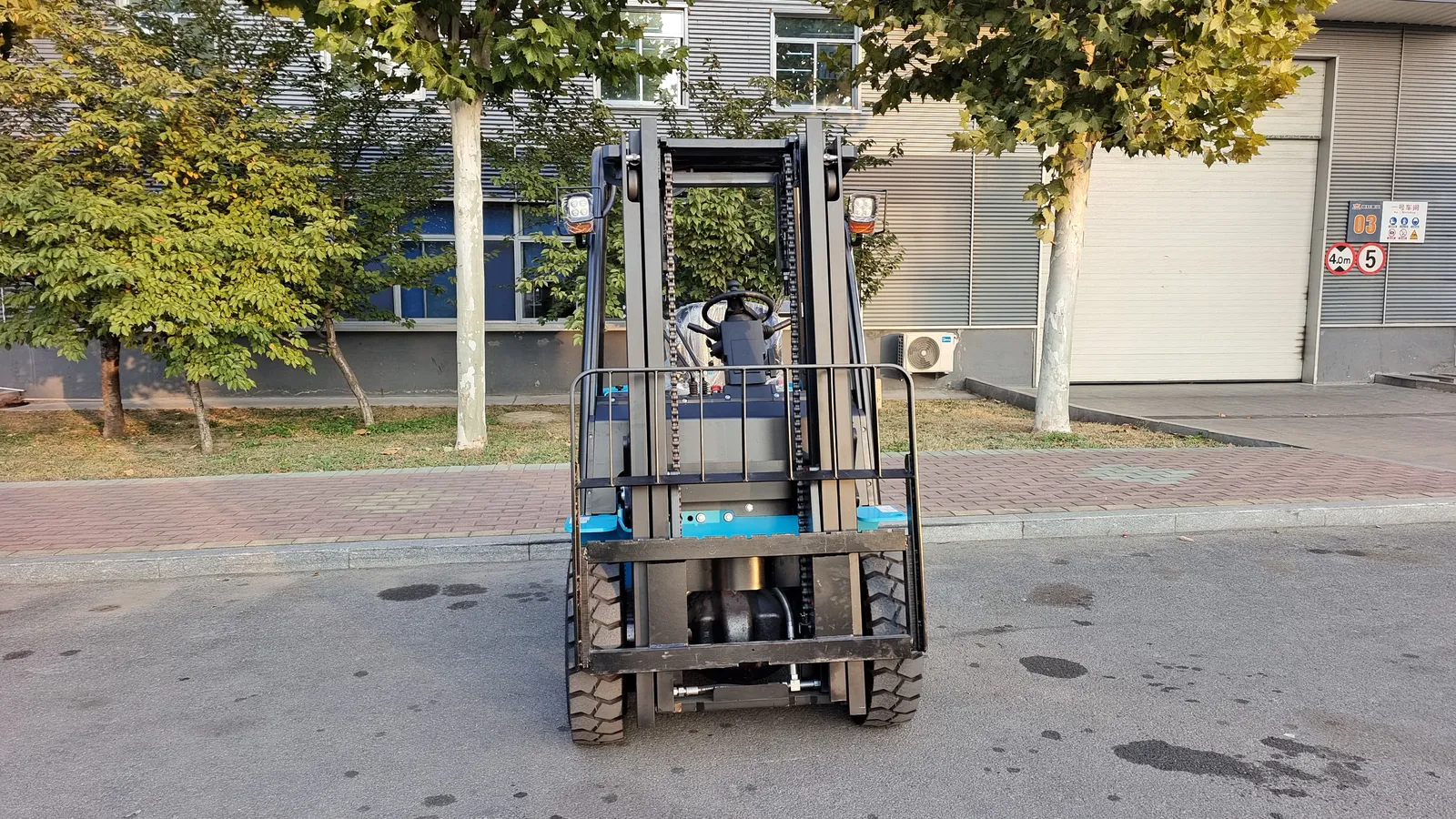High Performance Electric Forklift 1.5t 2t 3t photo 4