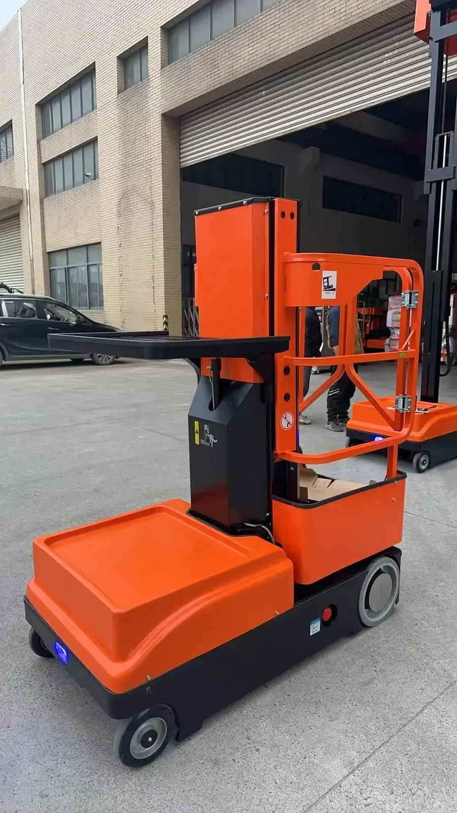 Electric Order Picker Man Lift Forklift 300 kg detail 4