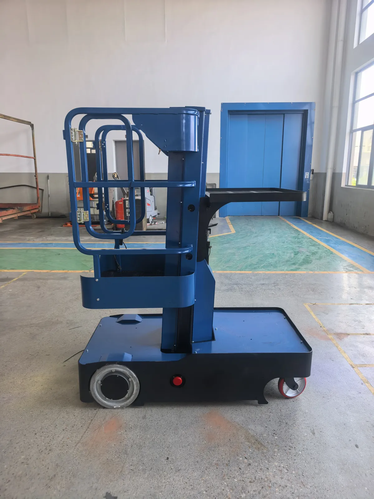 Electric Order Picker Man Lift Forklift 300 kg photo 3