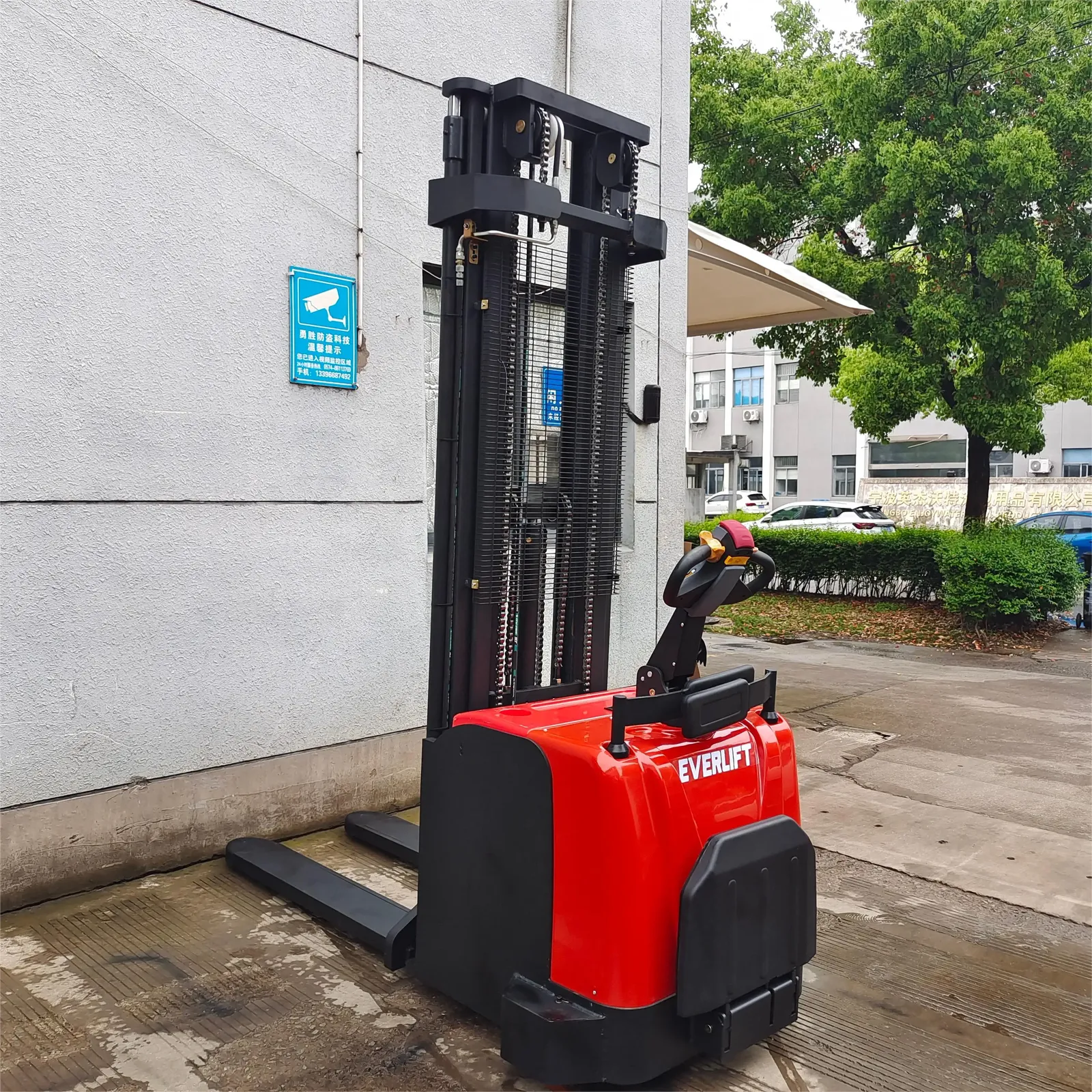 Lead-Acid Battery Walkie Electric Stacker Forklift 1.5Ton 2 Ton photo 2