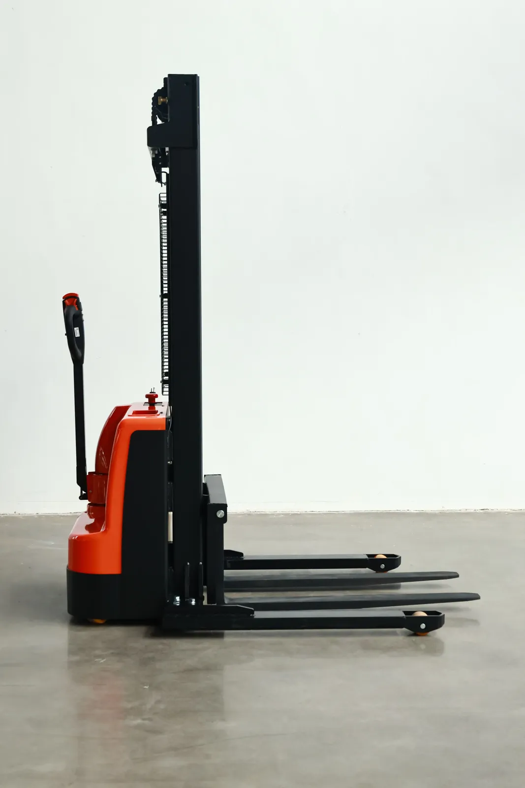 1.2 Ton 1.5 Ton Electric Stacker Seated Operation Truck photo 4