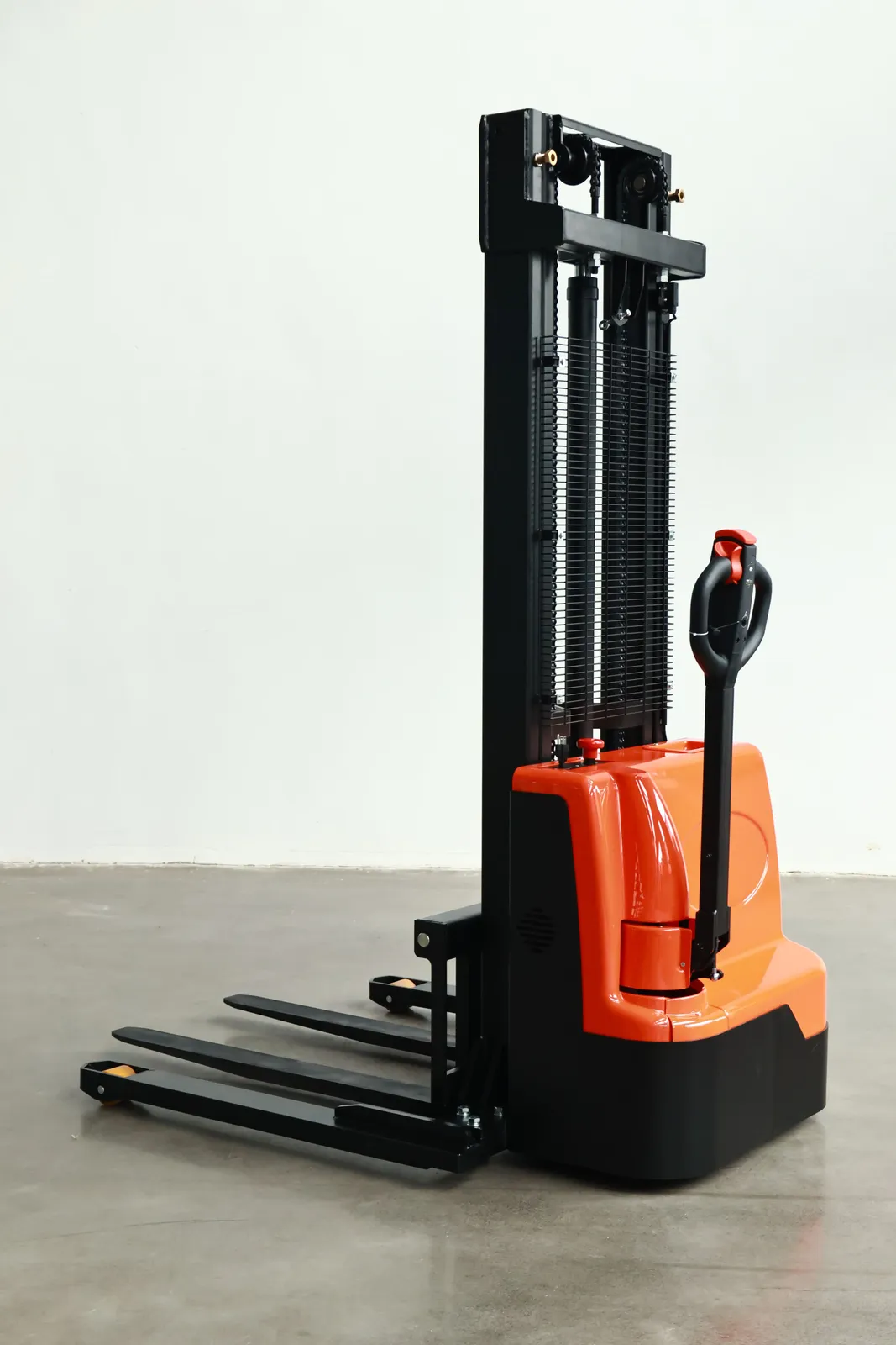 1.2 Ton 1.5 Ton Electric Stacker Seated Operation Truck photo 6