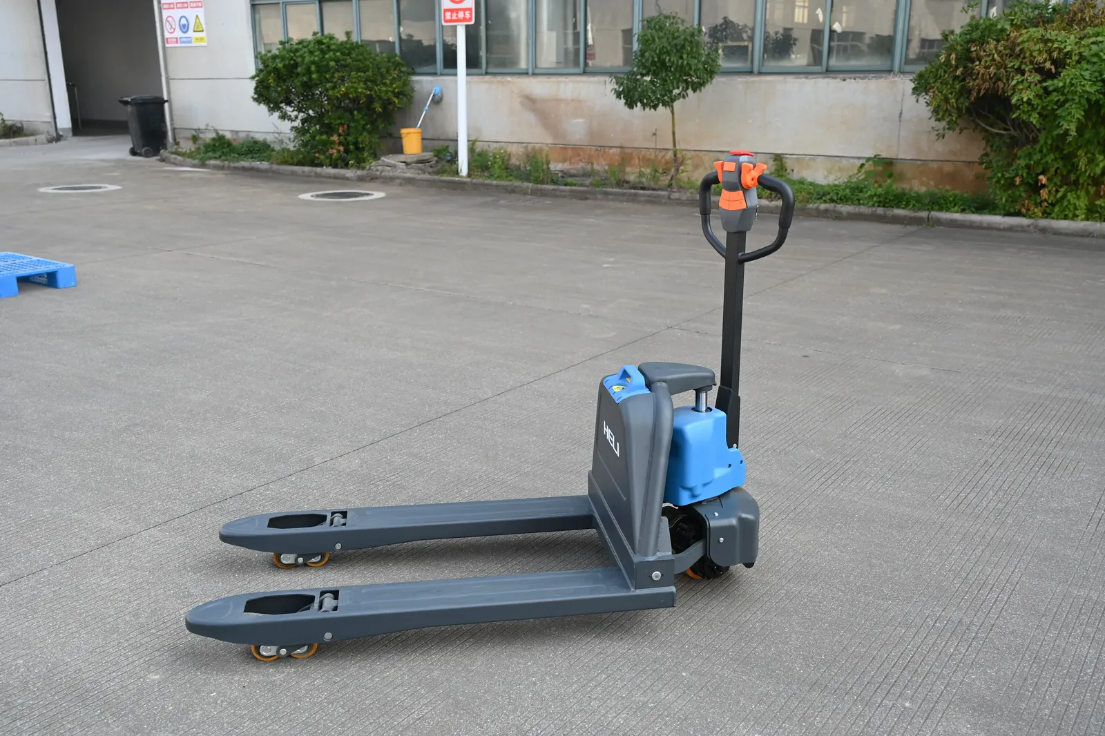 Pallet Jack Electric 1500 to 2000 kg photo 6
