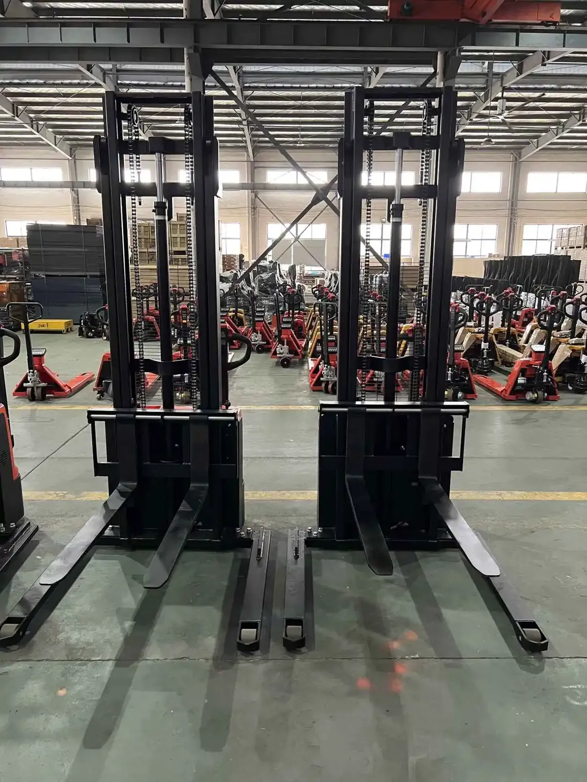 3 Ton Electric Straddle Stackers 2m-6m Lifting Height CE detail 1