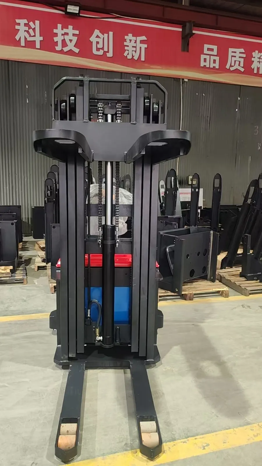 3 Ton Electric Straddle Stackers 2m-6m Lifting Height CE photo 6