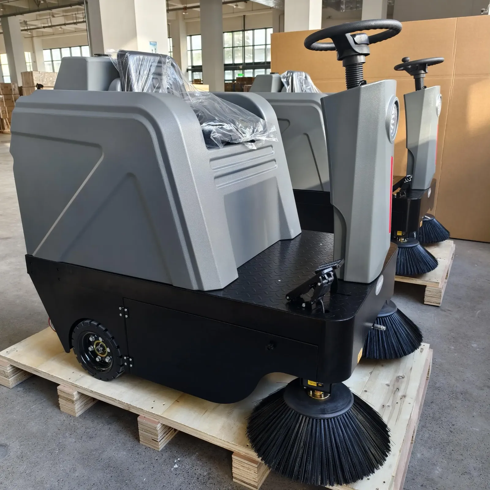 Industrial Ultrasonic Cleaner Ride-On Self-Propelled 24V (LPT-70921) detail 10