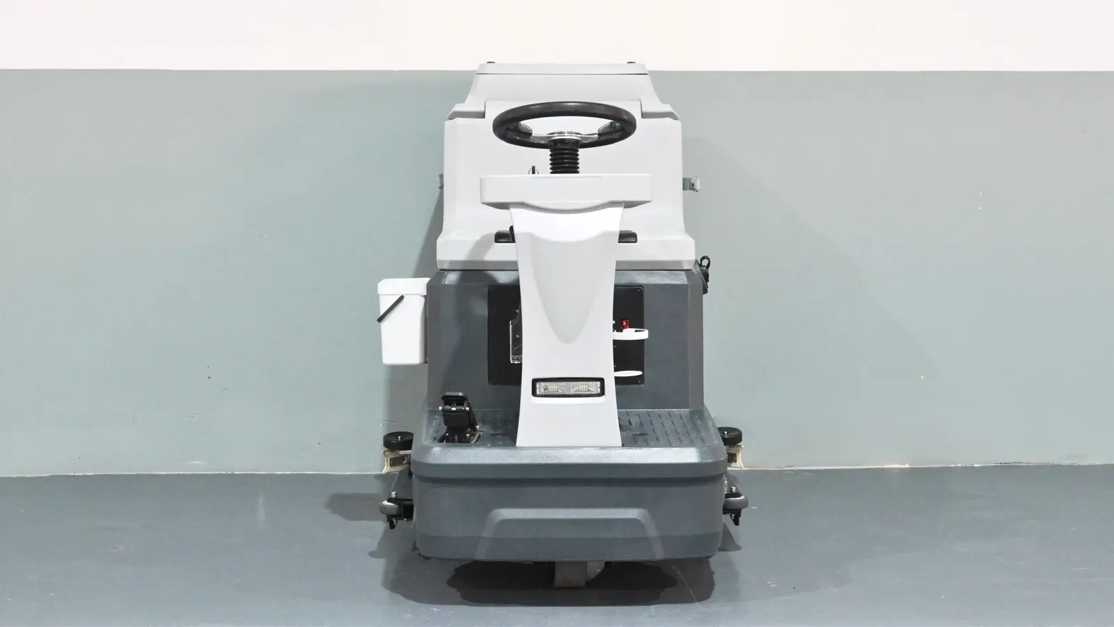 XD120 Ride-On Floor Scrubber 800mm Cleaning Width detail 3