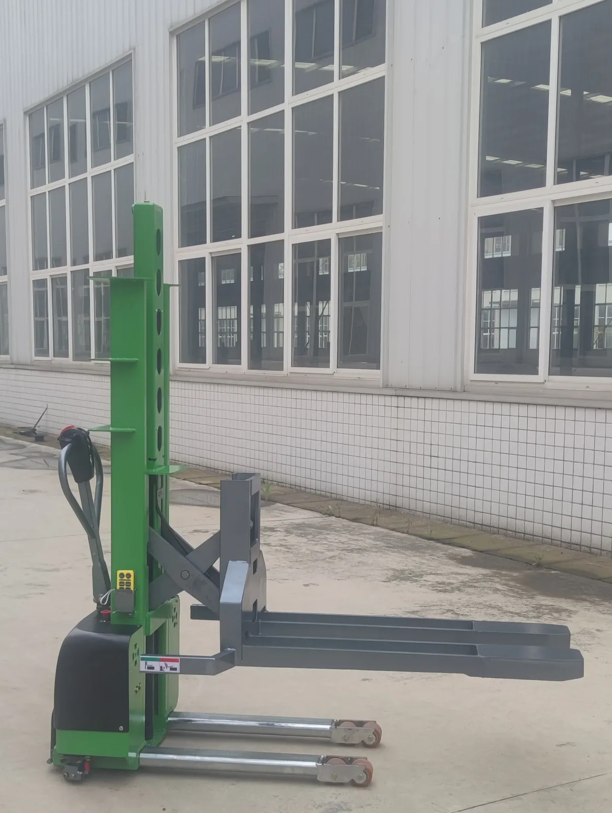 Electric Scissor Lift Pallet Stacker 1.5t detail 10