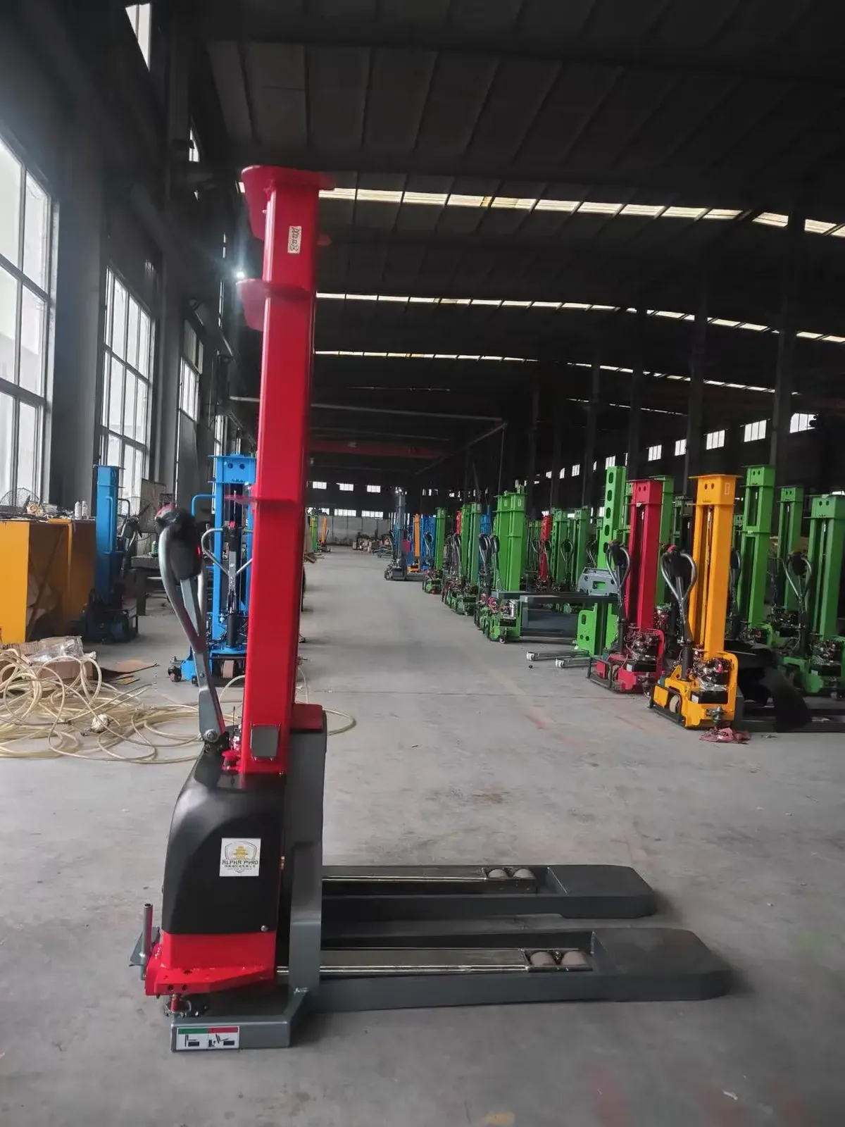 Electric Scissor Lift Pallet Stacker 1.5t photo 3